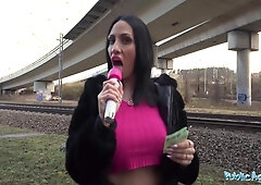 Horny Italian Milf Orgasms In Public And Gives Great Outdoor Blowjob