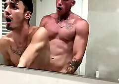 muscled top fuck skinny dude