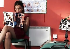 When the doctor is delayed, nasty Tulisa makes a decision to have some enjoyment in the awaiting room. This babe begins making eyes at the other perso