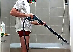 I'm finishing the steam cleaning of the bathtub (episode 3)