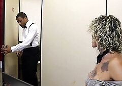 Teste para ator acaba em foda a three