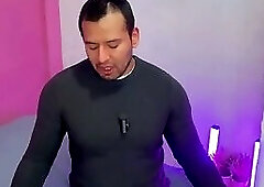 Carpenter giving a blowjob to a submissive bottom