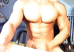 Bodybuilder flexing and masturbating 3