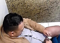 Dando aquela aliviada depois do almoço - Parte 2