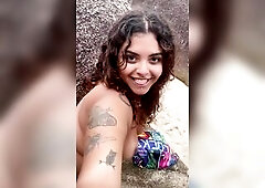 Eu me exibo em qualquer lugar! Putinha da bunda grande ficando nua em vários lugares