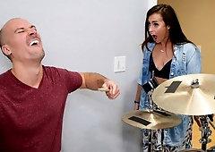 Sensual brunette with round ass Kelsi Monroe fucked in the cowgirl pose