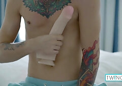 Pervy Twunk Noah A Pokes Himself So Boinking Well!