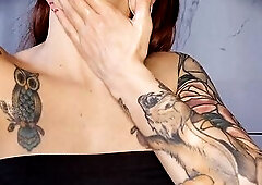 The soaked, seductive armpits of a redhead dominatrix-bitch. Smooth, hairless armpits and lotion—what could be more excellent? A worthwhile clip for