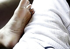 Having cute feet means footjobs anytime