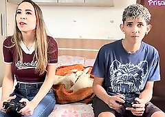 Gozei gostoso sentando no pau do meu meio irmão quando minha madrasta saiu (completo no RED)