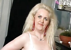 This is one more session where u're gonna love watching solo action with German aged lady