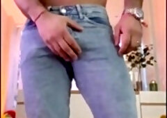 Sir Peter gives a solo tribute with a satisfying milk-off session