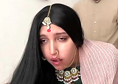 Bhabhi in heat. She needs to fuck badly.