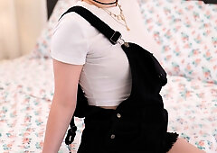 All natural babes Jade Valentine & Octavia Red fucking like a lesbian