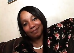 Bubble ass black wench takes hard pounding on the sofa
