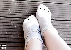This day I walked around outside in my ankle socks in advance of stripping 'em off to walk absolutely barefoot on the soft grass. A specific trea