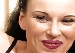 Tranny sucks big dick at threesome