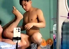 Lê Anh Kiên livestream with his BF (4)