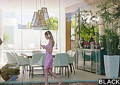 BLACKED Hot MILF Ava seduces stranger at hotel