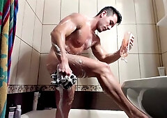 Roberto Cumming Before Shower