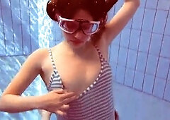 Light-haired, underwatershow, gf