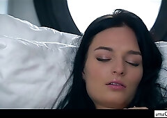 Leanna Lace took off her clothes and started rubbing her dripping wet pussy to make herself cum