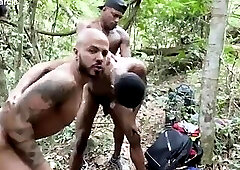 Petrick Garcia - Sexo na Trilha com os Amigos  Bareback