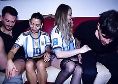 Ganó Argentina a Inglaterra y terminamos cogiendo con una pareja amiga