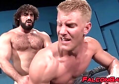 Blond bulky jock gets his fuck-hole drilled by hairy hunk