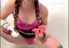 Desperate ballerina Kylie Dean indulges in public omorashi fun