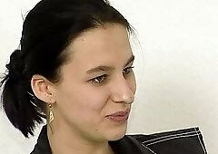 hardcore mother i'd like to fuck sextoy vibrator climax brunette hair deutsch german Beathe Use Mitarbeiterin testet neue Sex-toy Collection