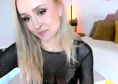 Amateur Webcam Cute Teen Plays Solo