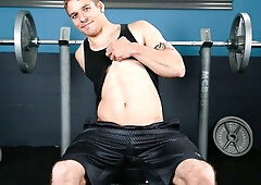 Bad boy Robert Longwood jerking off at the local gym