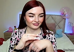 Hot redhead amateur babe on webcam