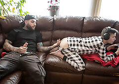 Gamer guy ditches the game to get fucked by a hunk