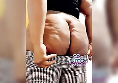 big beautiful woman Flash Booty In Constricted Shorts