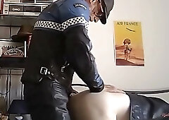 Pilonné le cul d'un Daddy