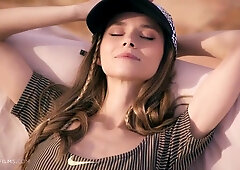 Outdoor masturbation session with a gorgeous girlfriend Leona Mia