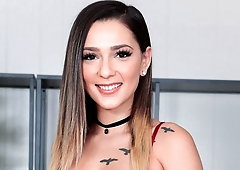 An innocent teen Jaye Summers is sucking a big dick in POV