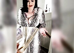 Hot older mother i'd like to fuck Mia asked u to assist her out at home and shes got the cash to make u give her everything that babe  wishes !! 