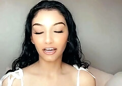 Masturbating solo babe loves her toys