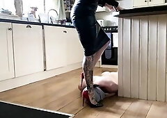 Miss Suzanna Maxwell (short trampling compilation) (Tramplingforfun)