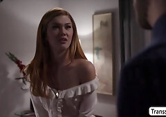 TBabe tries to seduce a guy to have sex