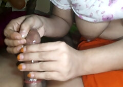 Hot Bengali Aunty Blowjob & Hand Job Cumshaw With Beautiful Lips
