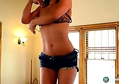 Desire's solo play: Raunchy brunette gets off with a rack-up!