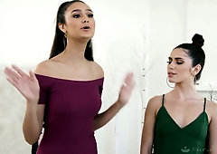 Elizza Ibarra and Gianna Gem give a nuru massage before passionate threesome sex