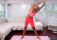 Rich blonde with huge boobs Blondie Bombshell fucked by a large cock