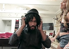 Pierced girflriend Lily Ford swallows the load after intensive sex