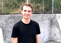 Bubble butt twink enjoying bareback anal in the woods