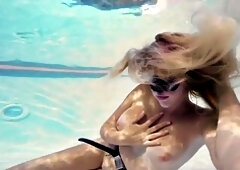Blonde babe Sophie Murena masturbates in the pool